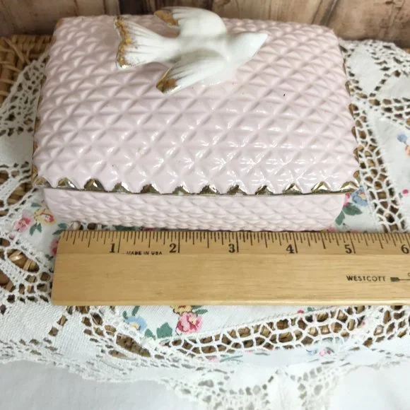 Vintage Ucagco Ceramics Quilted Trinket Box - Picture 7 of 7